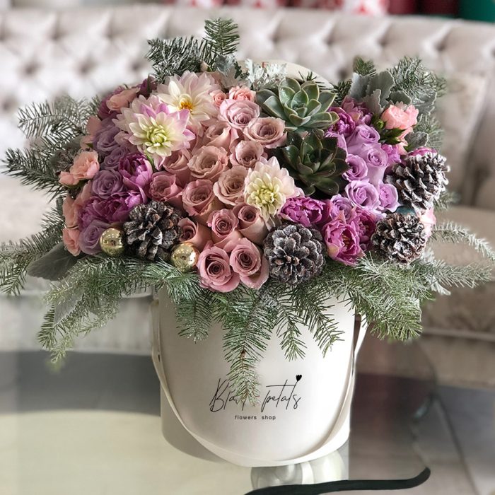 Chic Holiday Christmas Flowers Free Delivery in Dubai